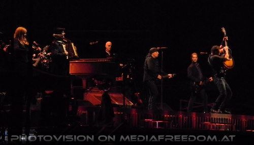 Wrecking Ball Tour - Pix 35