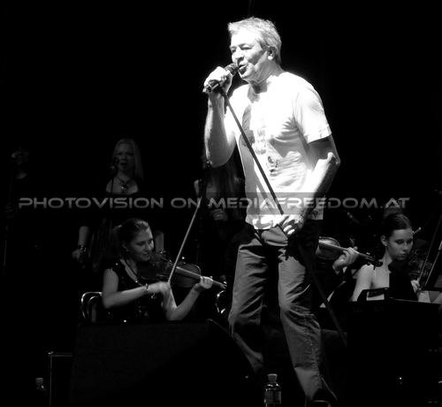 Child in time: Bohemian Symphony Orchestra,Ian Gillan