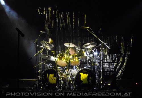 Lizzy Live Tour - Pix 28: Brian Downey