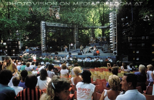 Tear the walls down 07