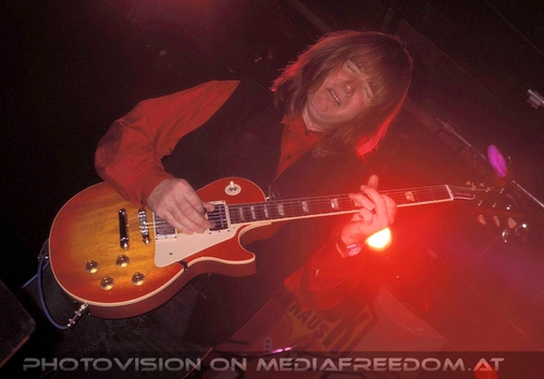 Bring it home - Tour Pix 01: Kim Simmonds