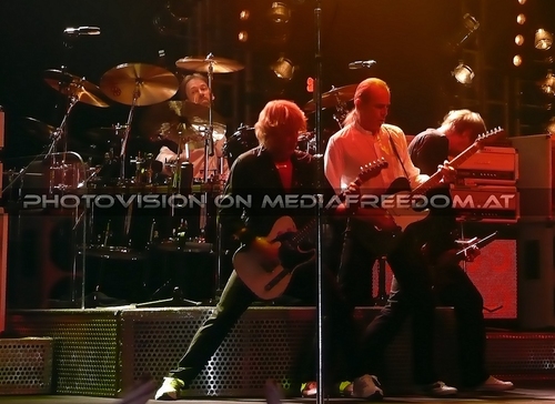 In search of the fourth Chord 28: Matt Letley,Rick Parfitt,Francis Rossi,John Edwards