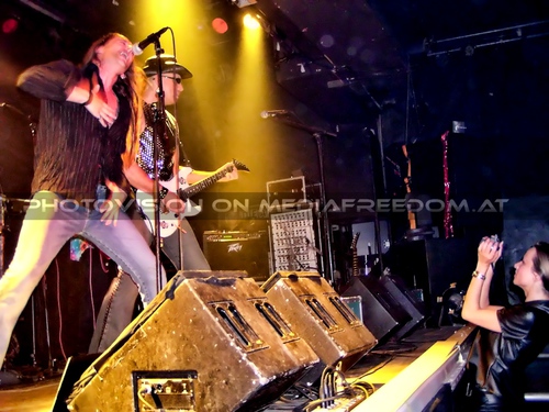 The love between us: Stiletto,Harry Brix