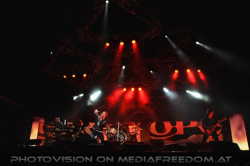 Dance the night away: Mic Michaeli,John Leven,Joey Tempest,Ian Haugland,John Norum