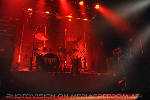 The farewell to "Love Hurts" Razamanaz 15