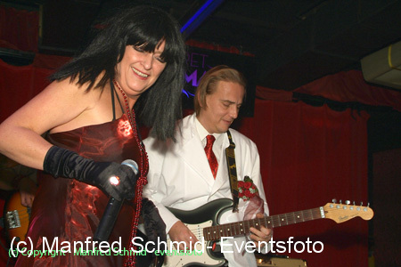 S�-VAAL: S�_VAAL & her men