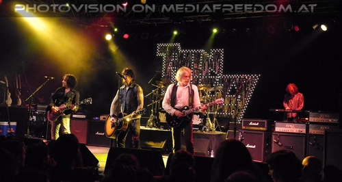 Lizzy Live Tour - Pix 37: Vivian Campbell,Ricky Warwick,Scott Gorham,Darren Wharton