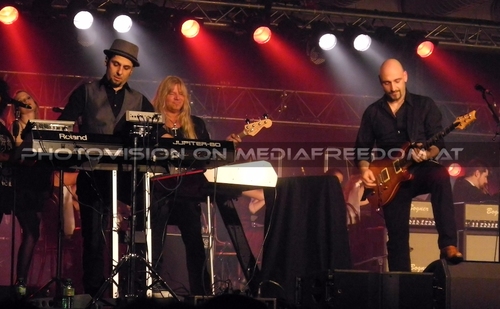 Do nothing till you hear from me 08