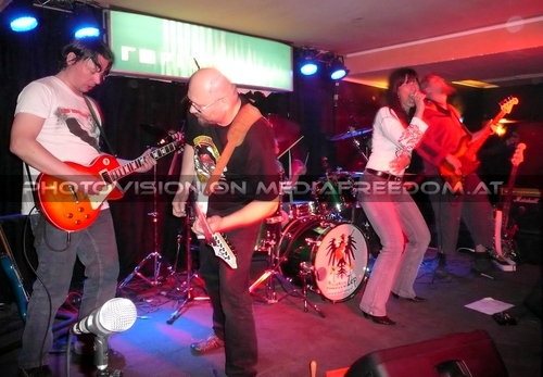 Living loving maid 16