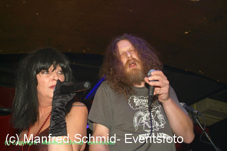 S�-VAAL: S�_VAAL & her men