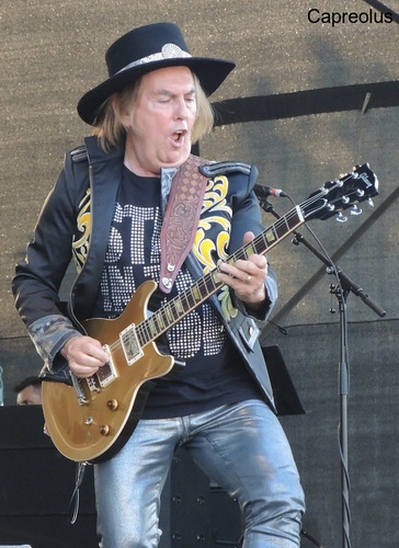 Mama Weer All Crazee Now: Dave Hill