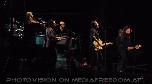 Wrecking Ball Tour - Pix 30