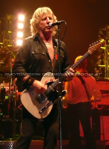 In search of the fourth Chord 27