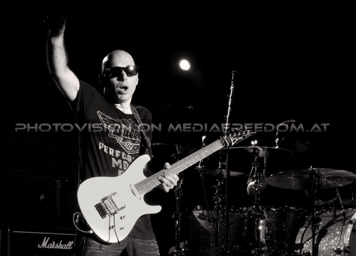 Black swans 11+12: Joe Satriani