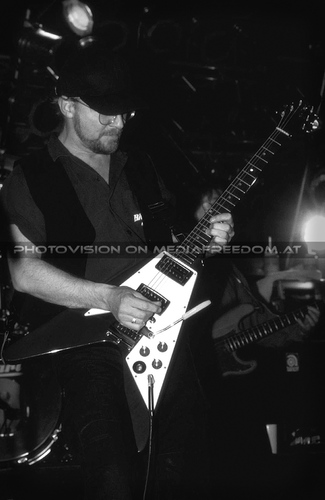 The Ash Tour - Pix 16: Andy Powell