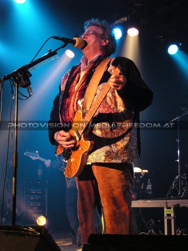 Flowers of evil: Leslie West