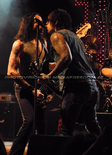 Lizzy Live Tour - Pix 34