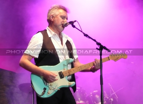 The roaring silence: Mick Rogers