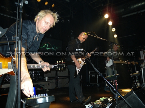 Locked in: Muddy Manninen,Andy Powell,Bob Skeat