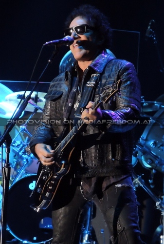 Eclipse 16: Neil Schon