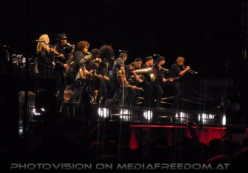 Wrecking Ball Tour - Pix 26