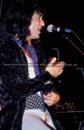 Nightmare Acoustic Set 07: Robin McAuley