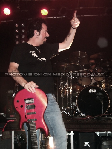 El Grupo 39: Steve Lukather,Joey Heredia