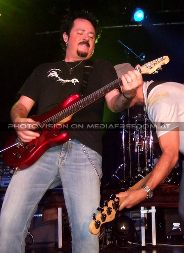 El Grupo 34: Steve Lukather,Oskar Cartaya