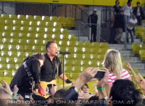 Wrecking Ball Tour - Pix 47: Steven Van Zandt,Bruce Springsteen
