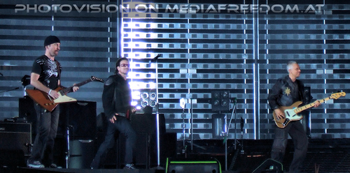 Vertigo 08: The Edge,Bono,Adam Clayton