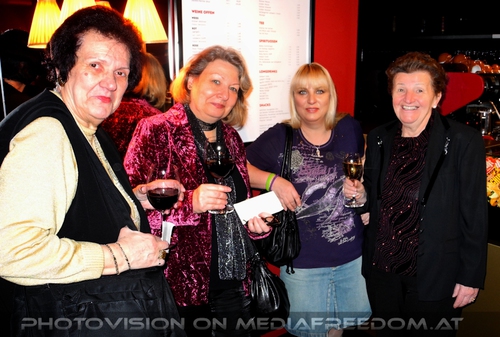 Damenrunde: Gabriele P.,Erika Angelmayer