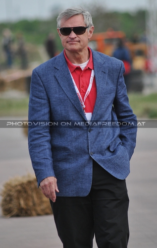 L�ssig: Thomas Sch�fer-Elmayer