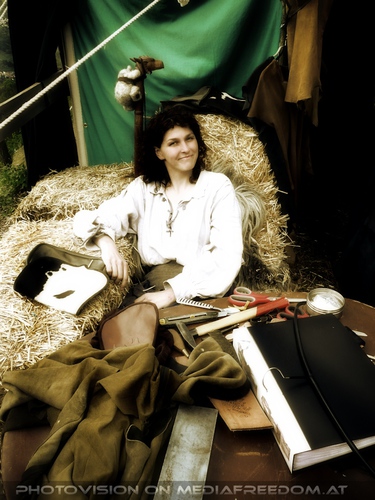 Lederschneiderei: Henriette Bobits