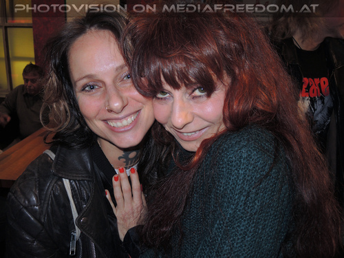 The farewell to "Love Hurts" Razamanaz 04: Suzy Q Cook (Vulvarine)