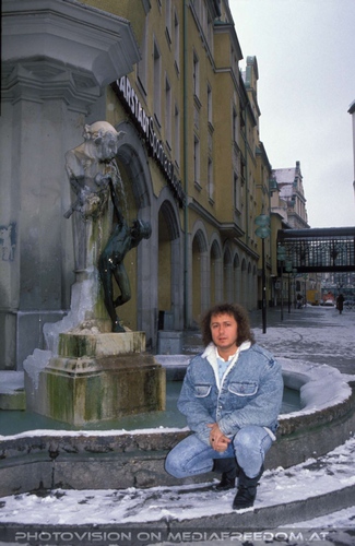 Am Brunnen...: Charly F. Lovehurts (Charly Swoboda)