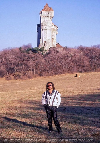 Bei der Burg 2: Charly F. Lovehurts (Charly Swoboda)