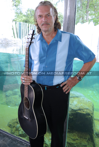 Blues for the bears 4: Hans Theessink