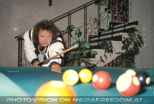 Am Pool...: Charly F. Lovehurts (Charly Swoboda)