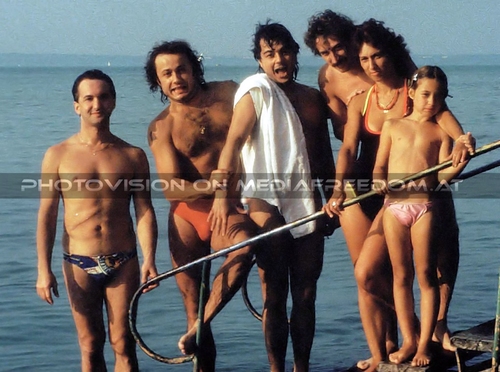 Tear the walls down 06