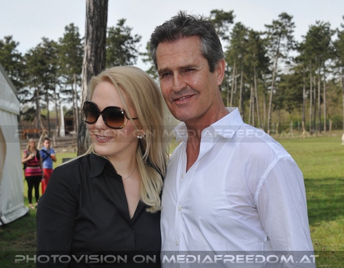 Die Er�ffnung - Bild 047: Kathrin Glock,Rupert Everett