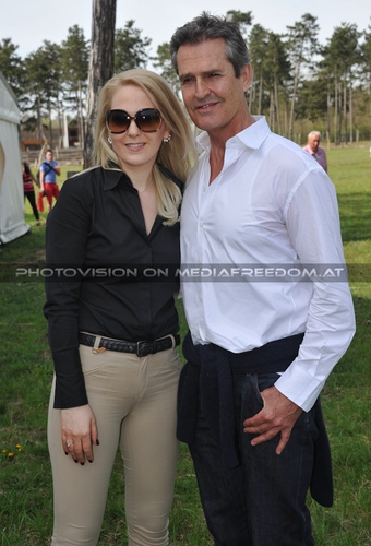 Die Er�ffnung - Bild 048: Kathrin Glock,Rupert Everett