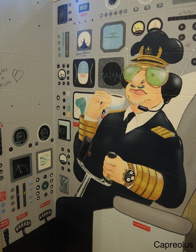 Der Kapit�n im Damen - WC