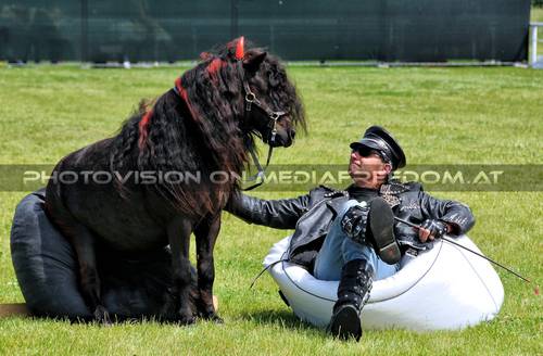 Police Show 07: Franz Josef Simon