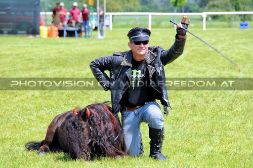 Police Show 13: Franz Josef Simon