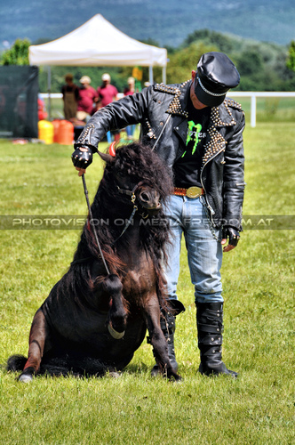 Police Show 14: Franz Josef Simon