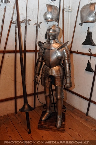 Um die Burg 15
