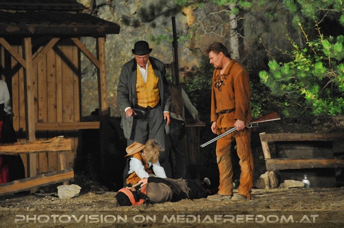 Curly and Shatterhand: G�nter Tolar,Helmut Urban